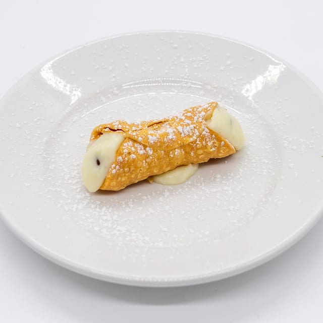 Classic Cannoli.